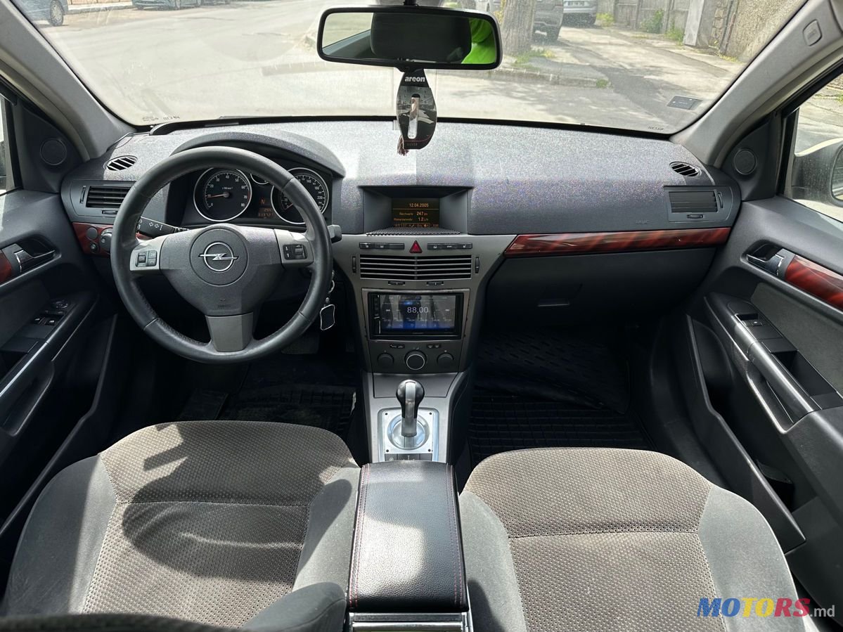 2006' Opel Astra photo #1