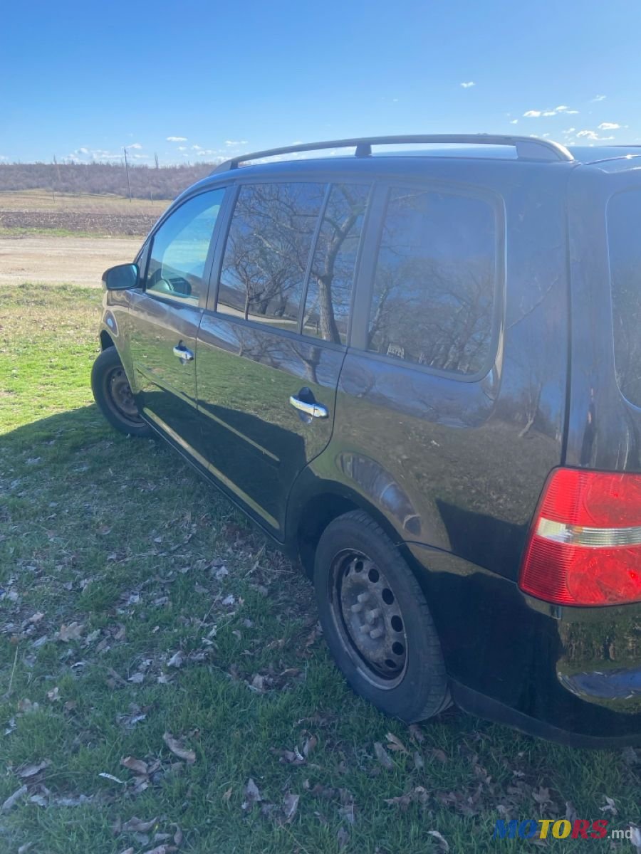 2005' Volkswagen Touran photo #4