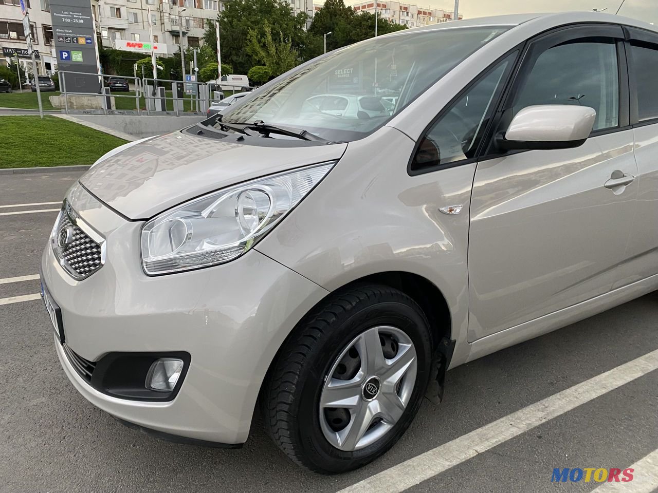 2011' Kia Venga photo #1