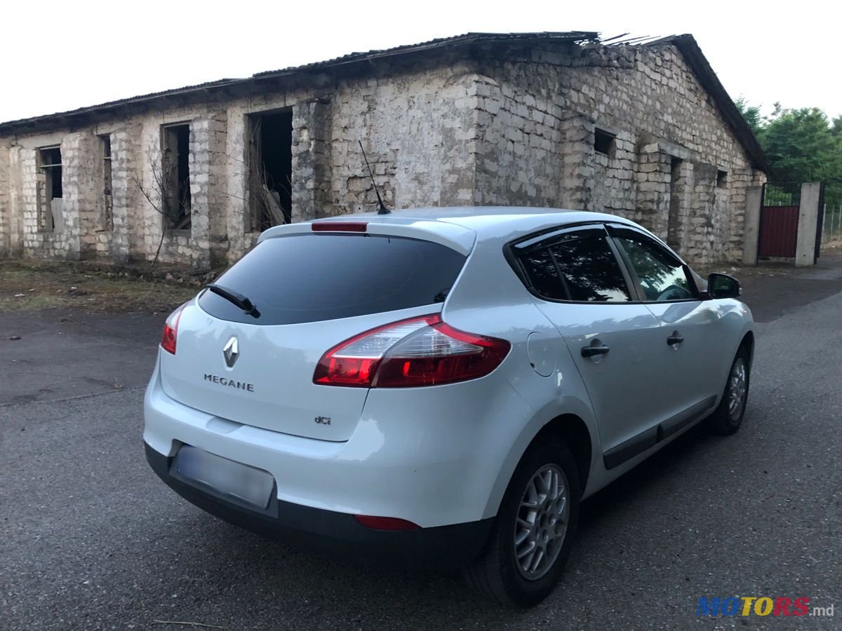 2012' Renault Megane photo #5