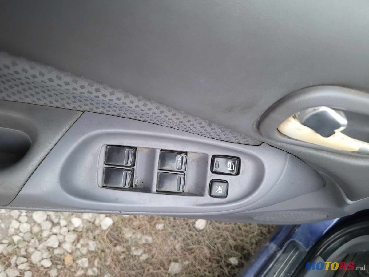 2003' Nissan Almera photo #6