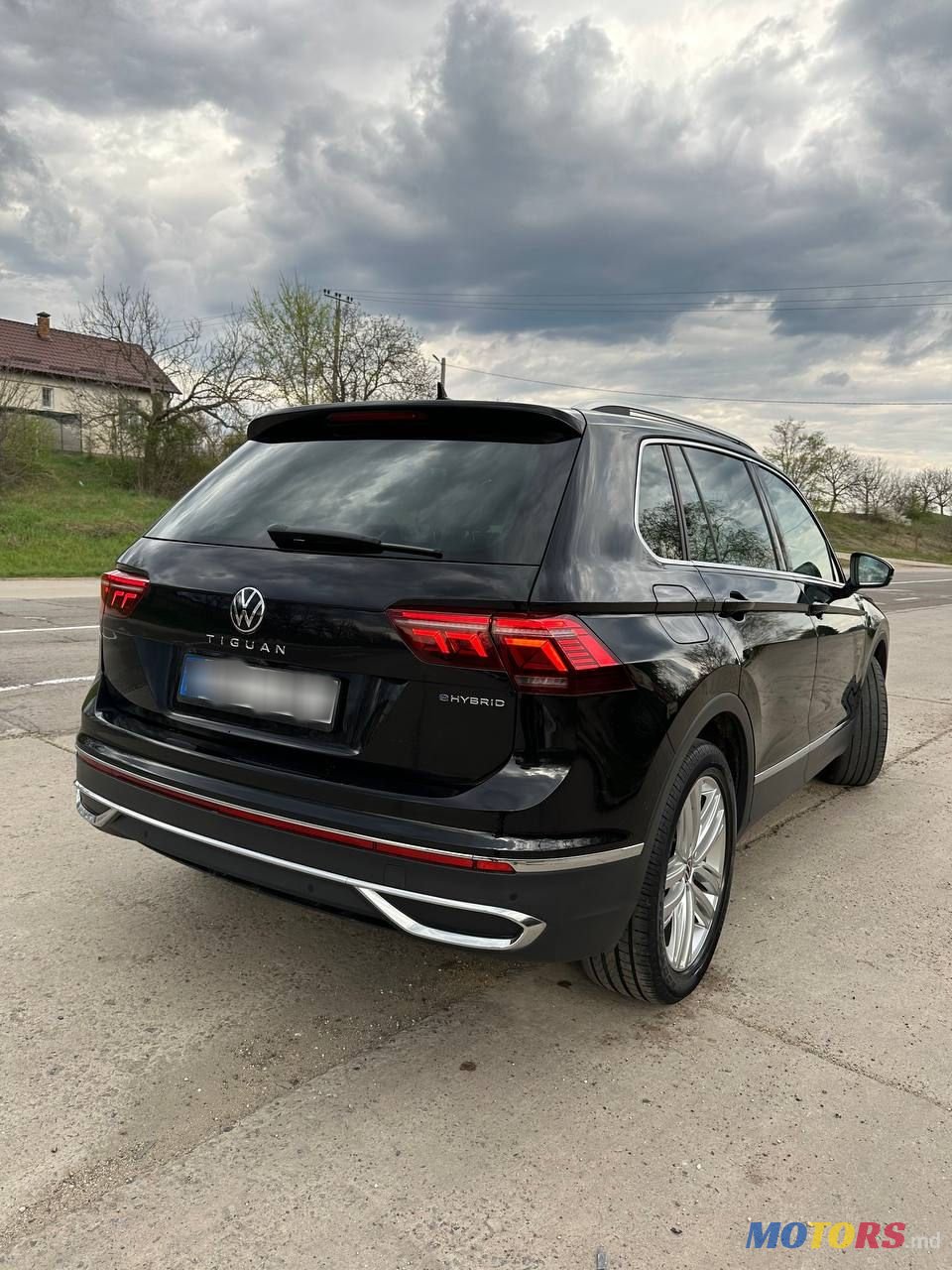 2021' Volkswagen Tiguan photo #1