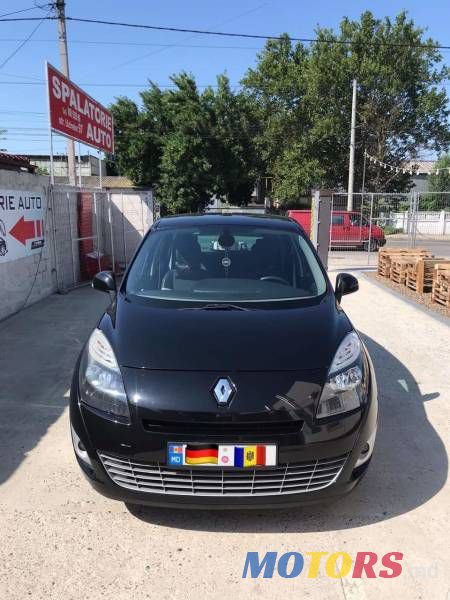 2011' Renault Grand Scenic photo #2
