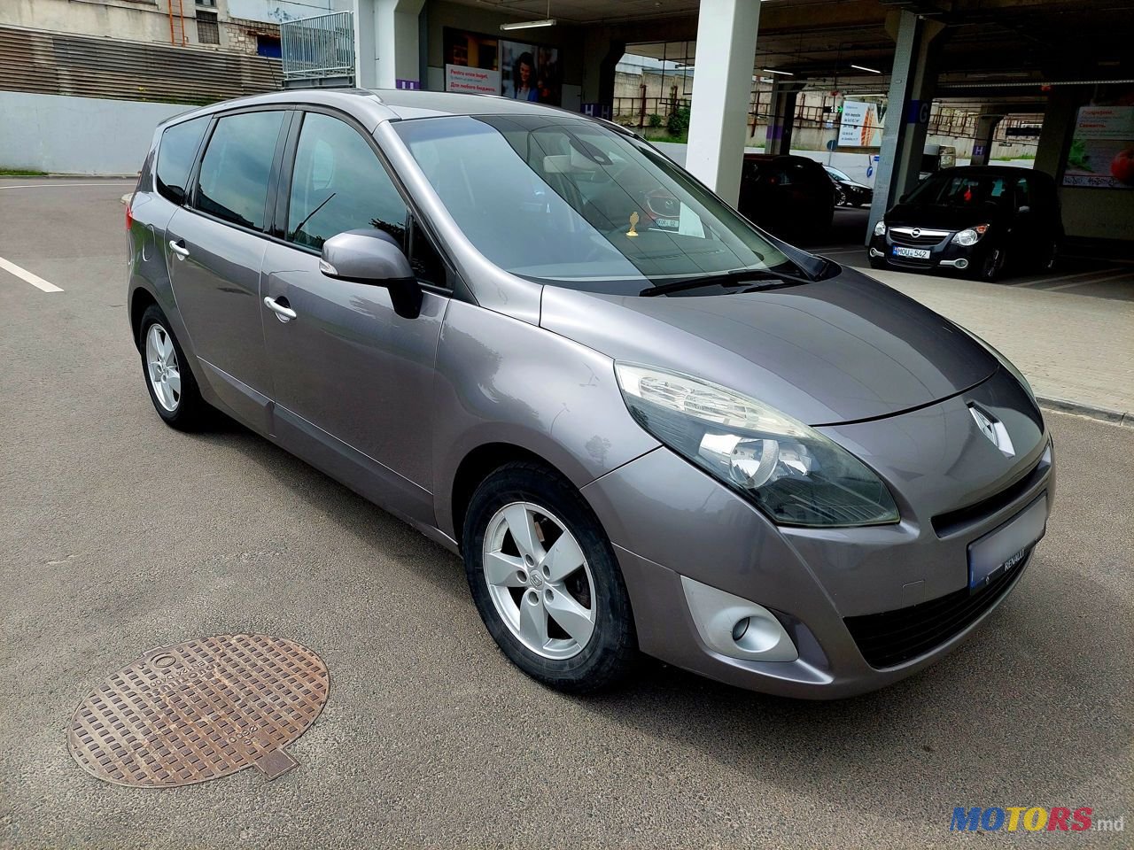 2009' Renault Grand Scenic photo #1