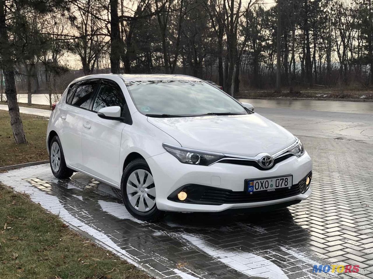 2015' Toyota Auris photo #2