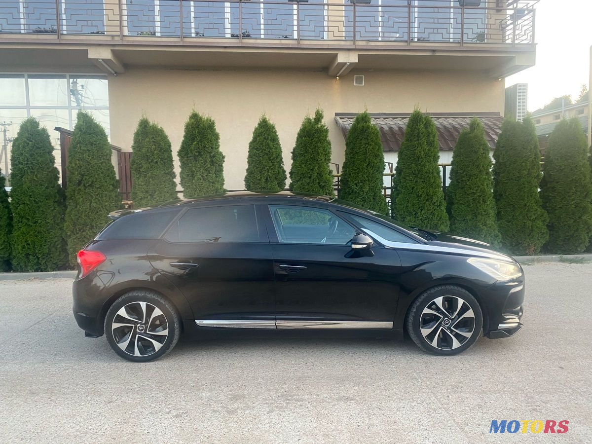 2013' Citroen DS5 photo #5