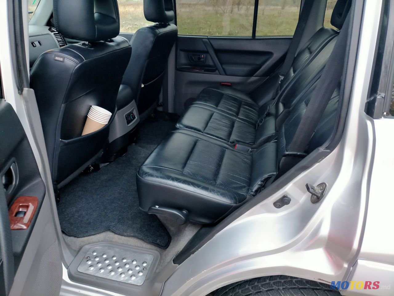 2001' Mitsubishi Pajero photo #6