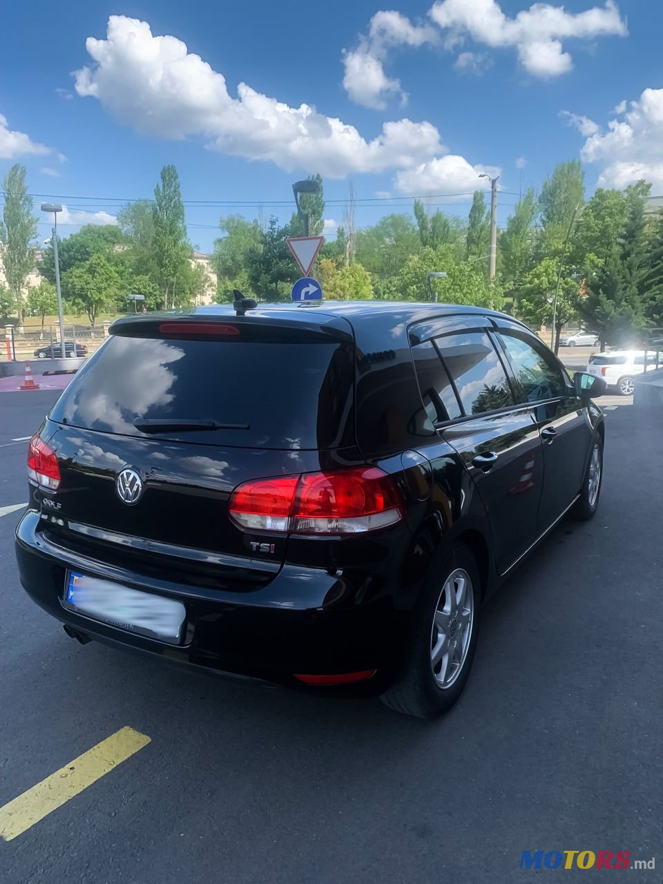 2009' Volkswagen Golf photo #4