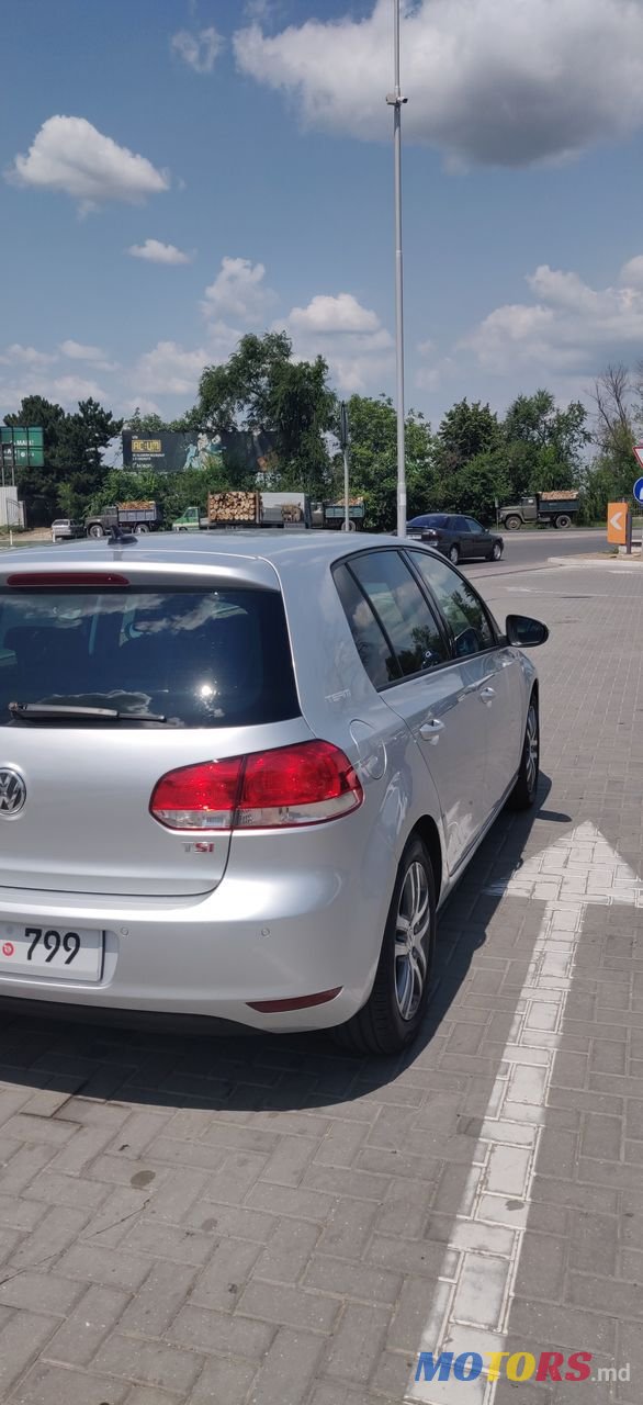 2011' Volkswagen Golf photo #5