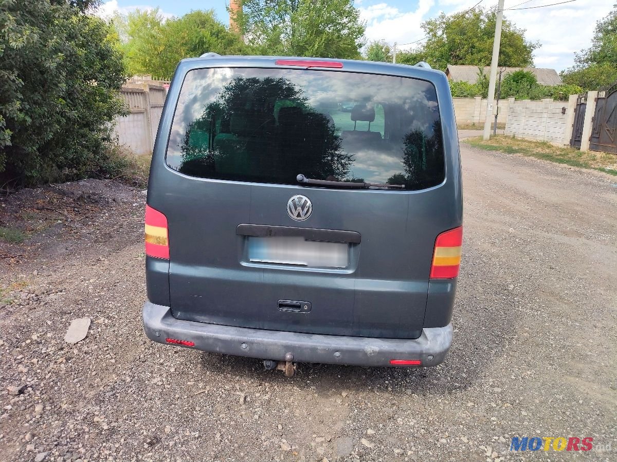 2005' Volkswagen Caravelle photo #2