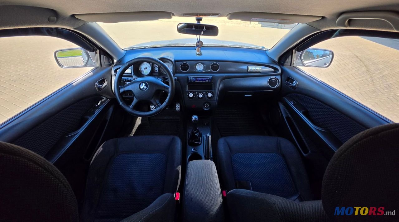 2006' Mitsubishi Outlander photo #5