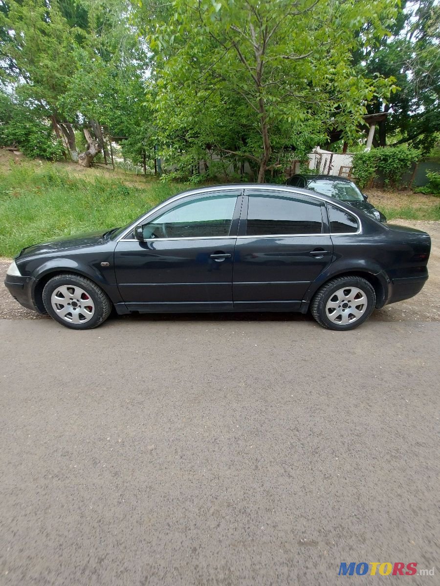 2001' Volkswagen Passat photo #2