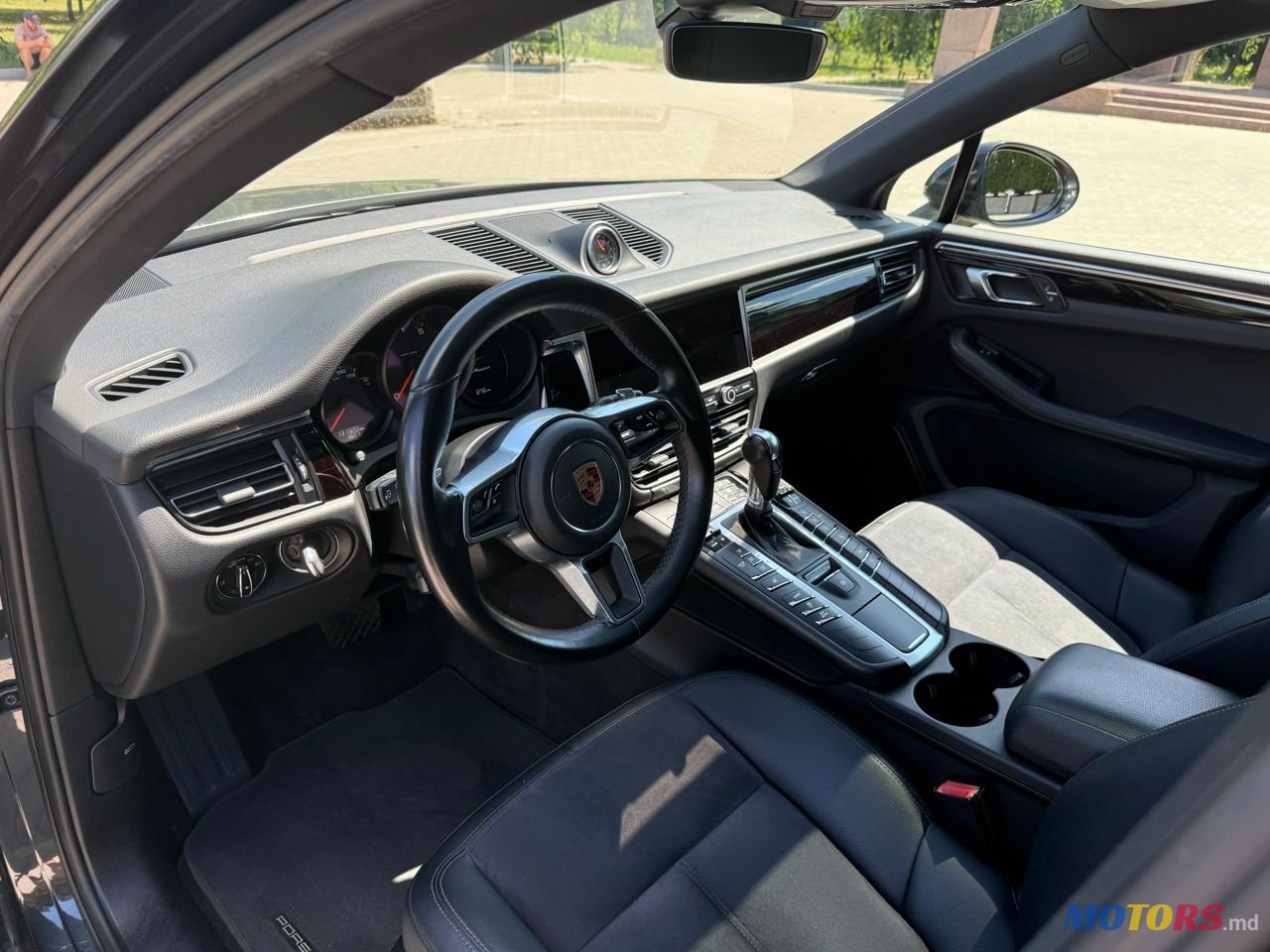 2020' Porsche Macan photo #5