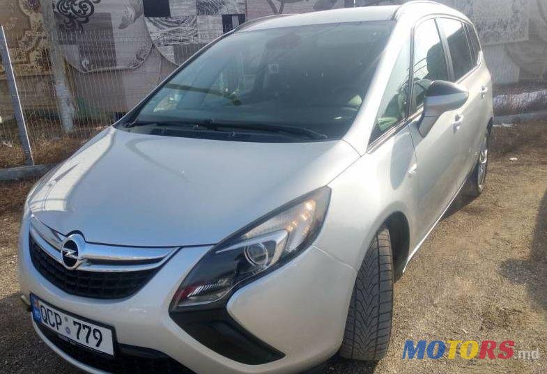2012' Opel Zafira photo #1