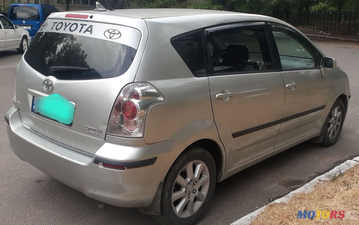 2005' Toyota Corolla Verso photo #3