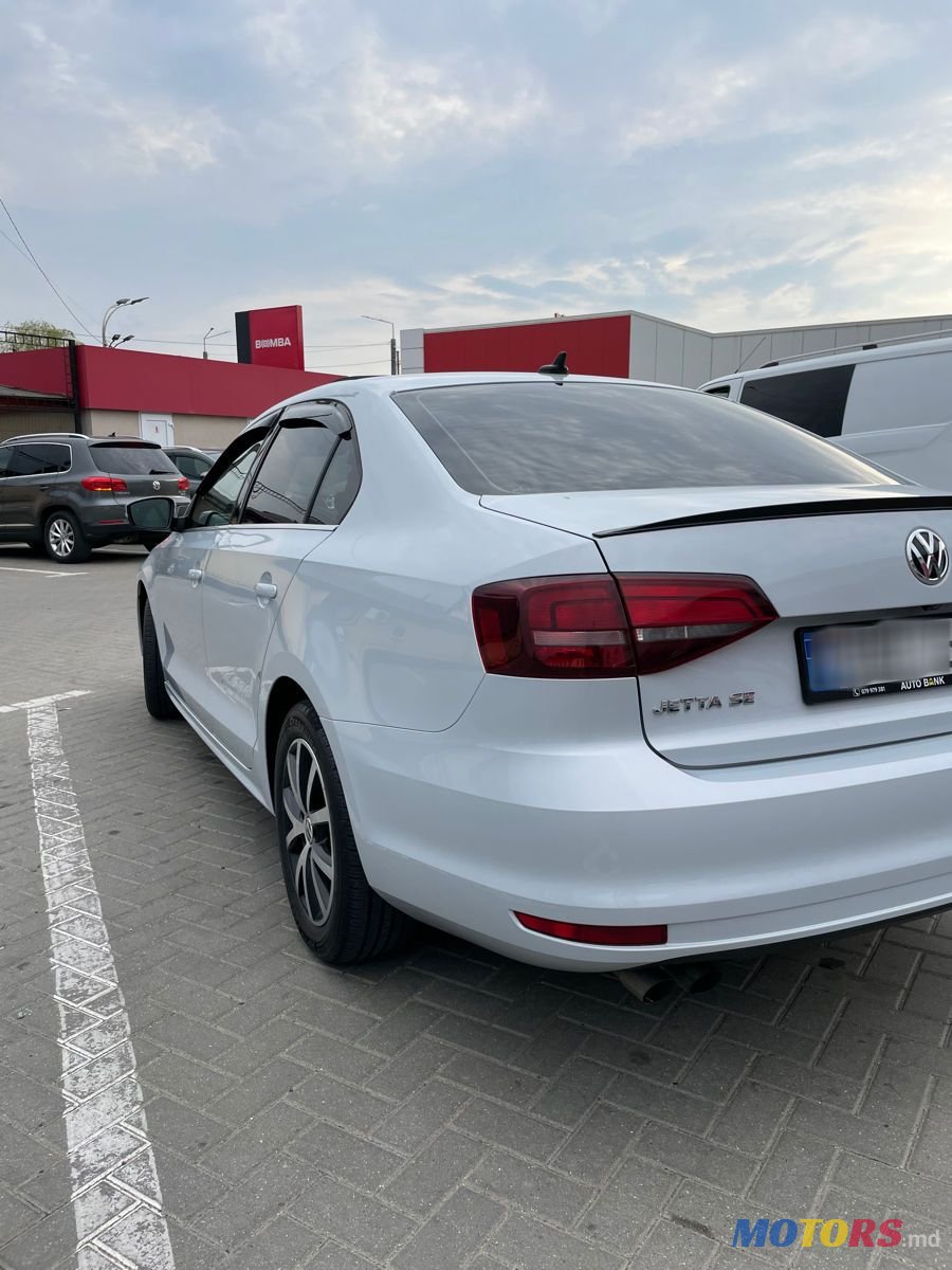 2017' Volkswagen Jetta photo #4