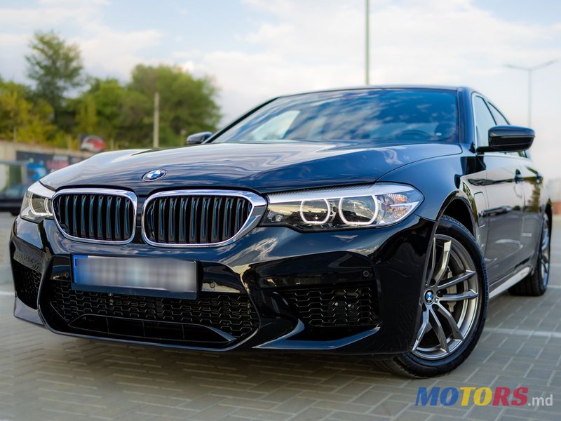 2019' BMW 5 Series photo #2