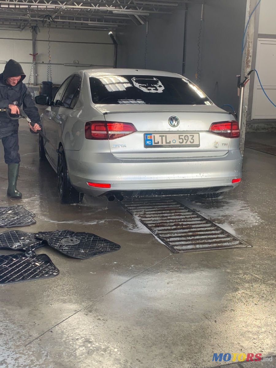 2016' Volkswagen Jetta photo #4