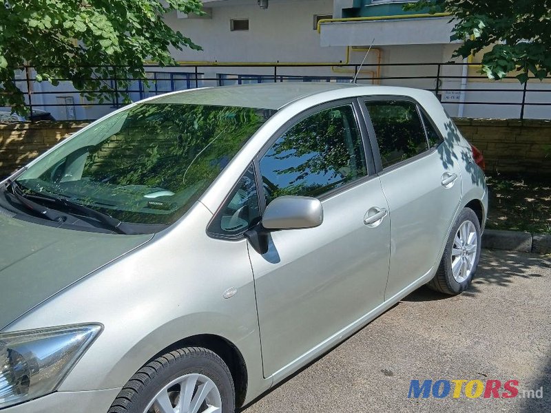 2007' Toyota Auris photo #2