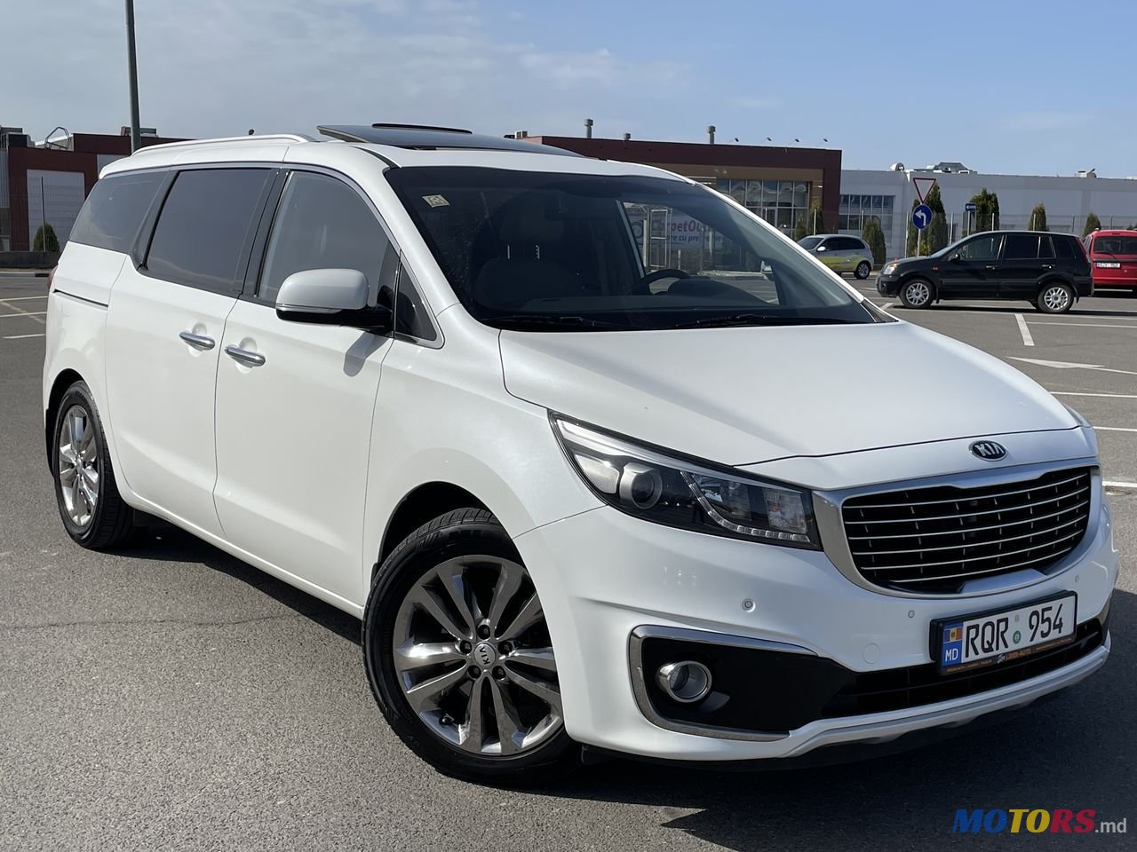 2015' Kia Carnival photo #2