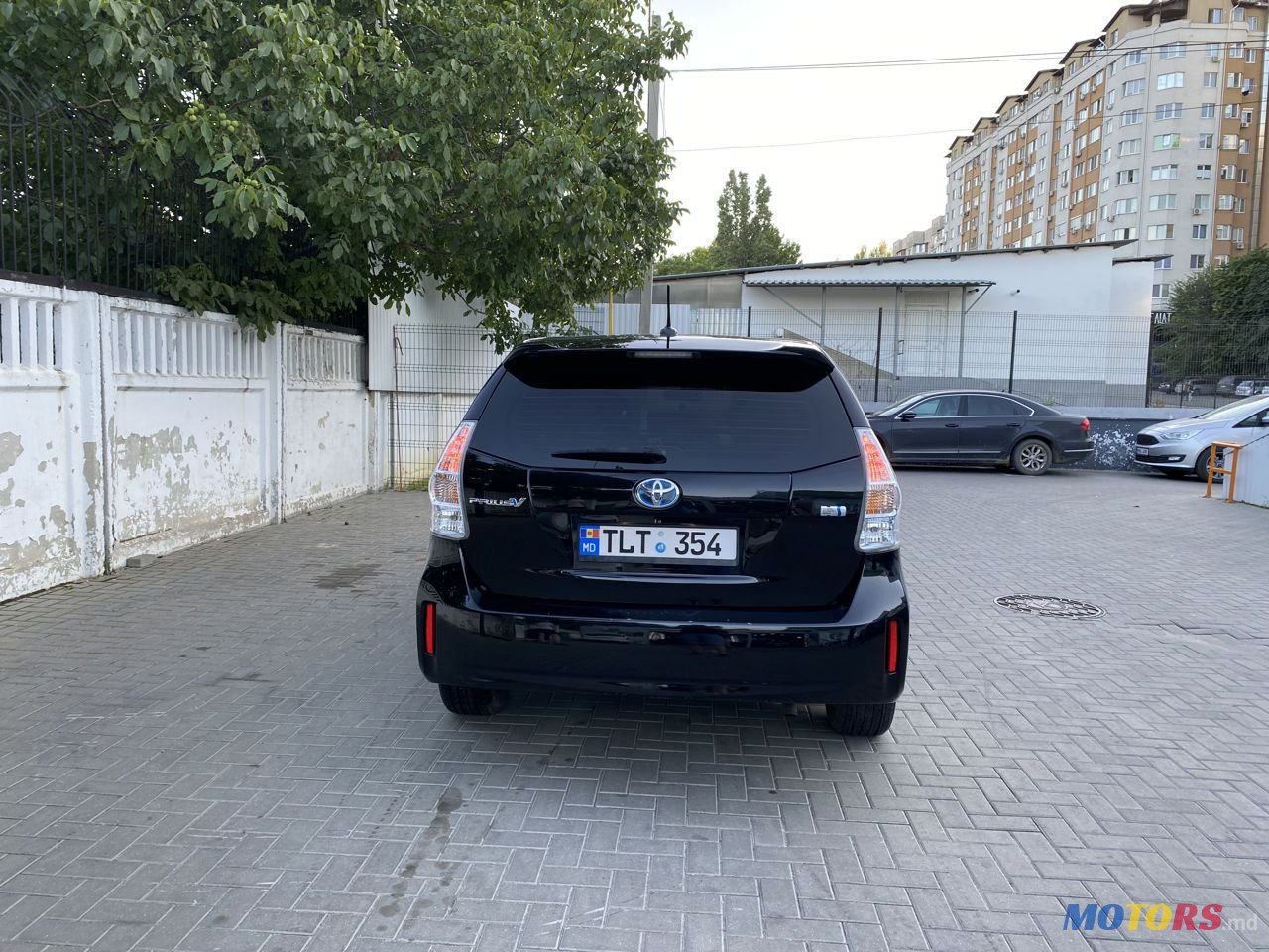 2012' Toyota Prius v photo #5