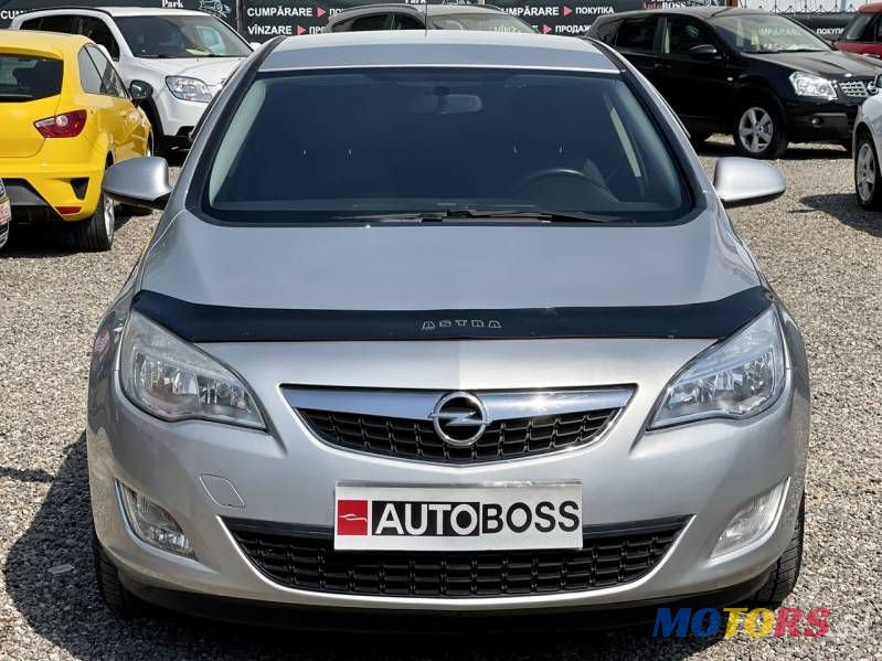 2012' Opel Astra photo #1