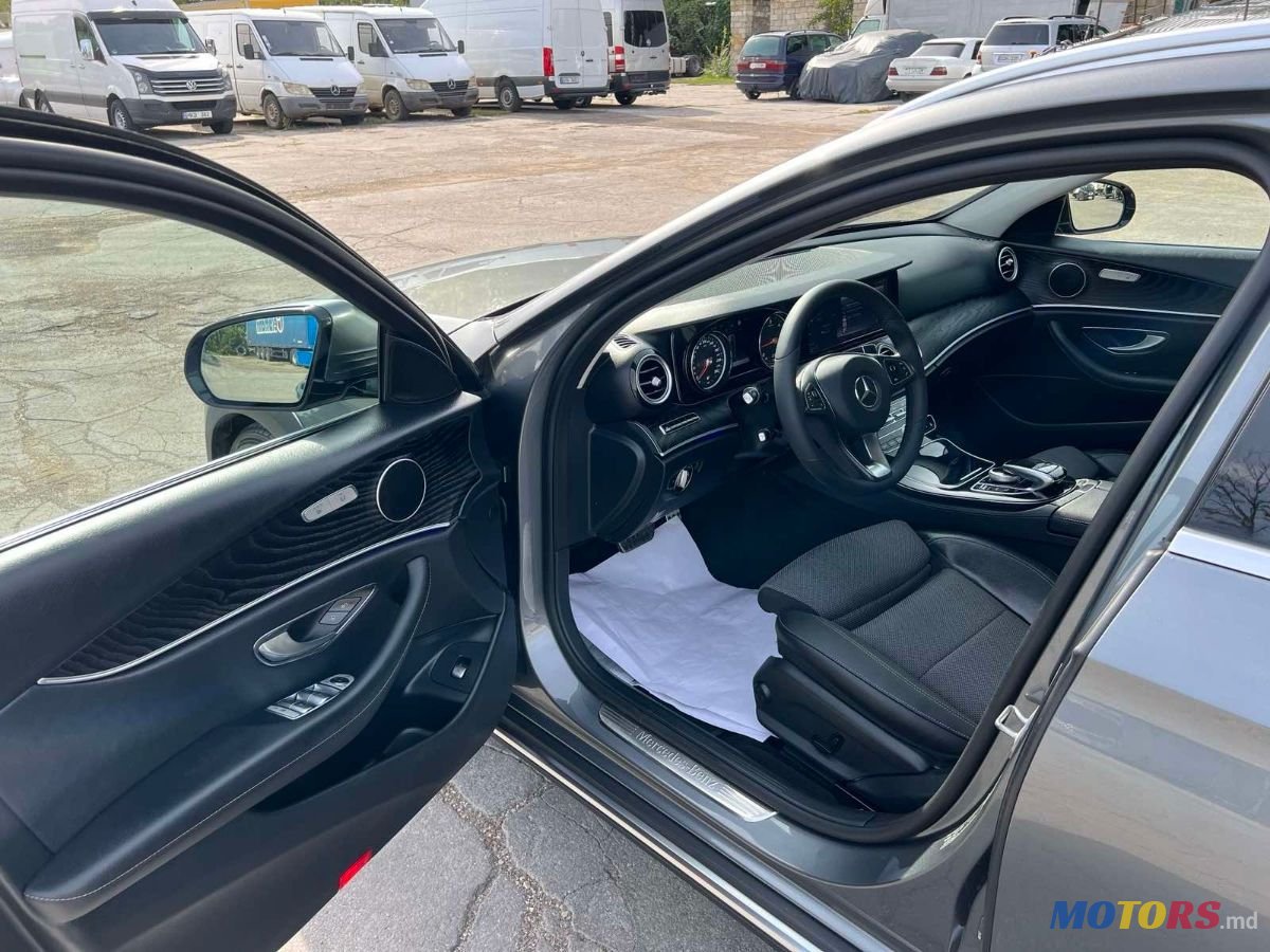 2017' Mercedes-Benz E-Class Wagon photo #5