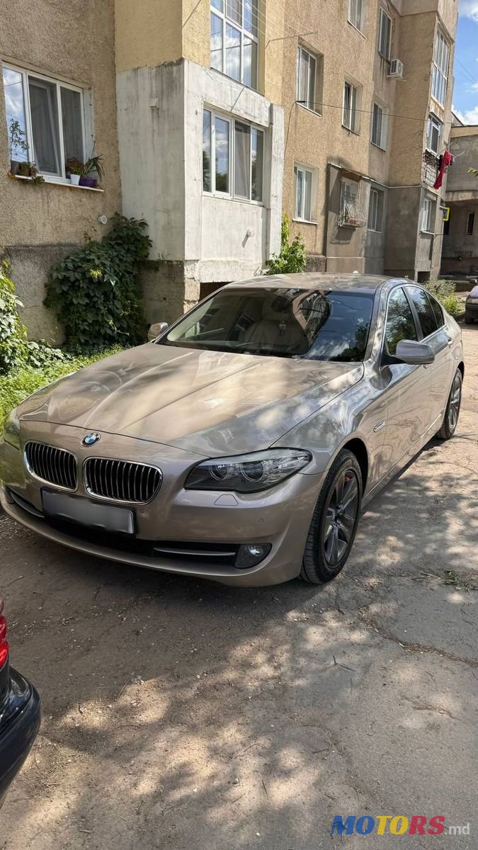 2011' BMW 5 Series photo #3