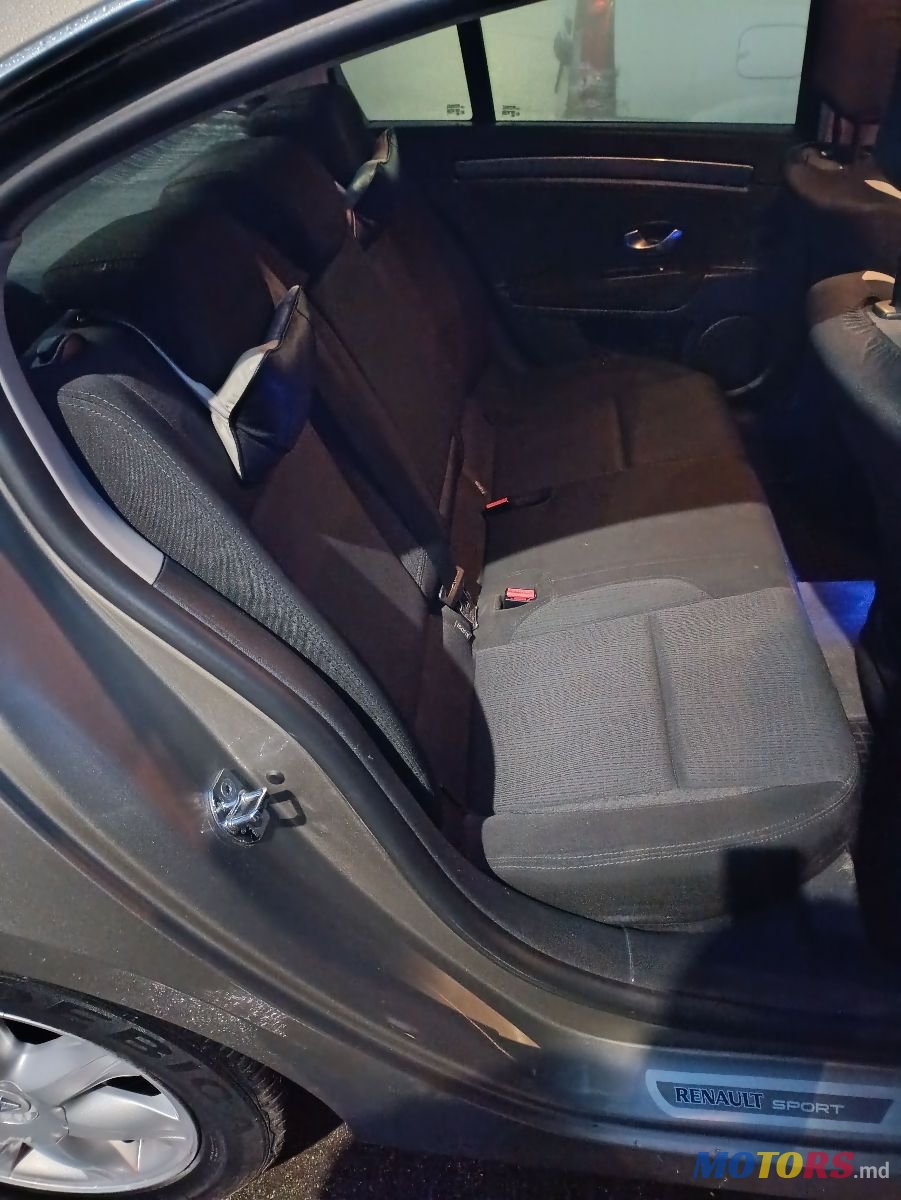 2010' Renault Laguna photo #1