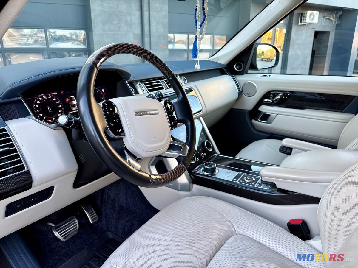 2020' Land Rover Range Rover photo #6