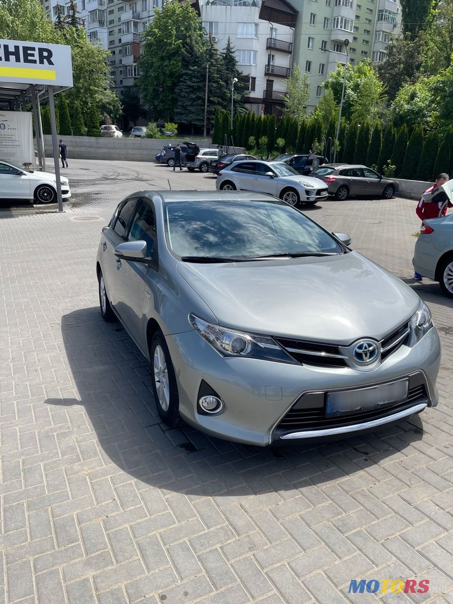 2013' Toyota Auris photo #2