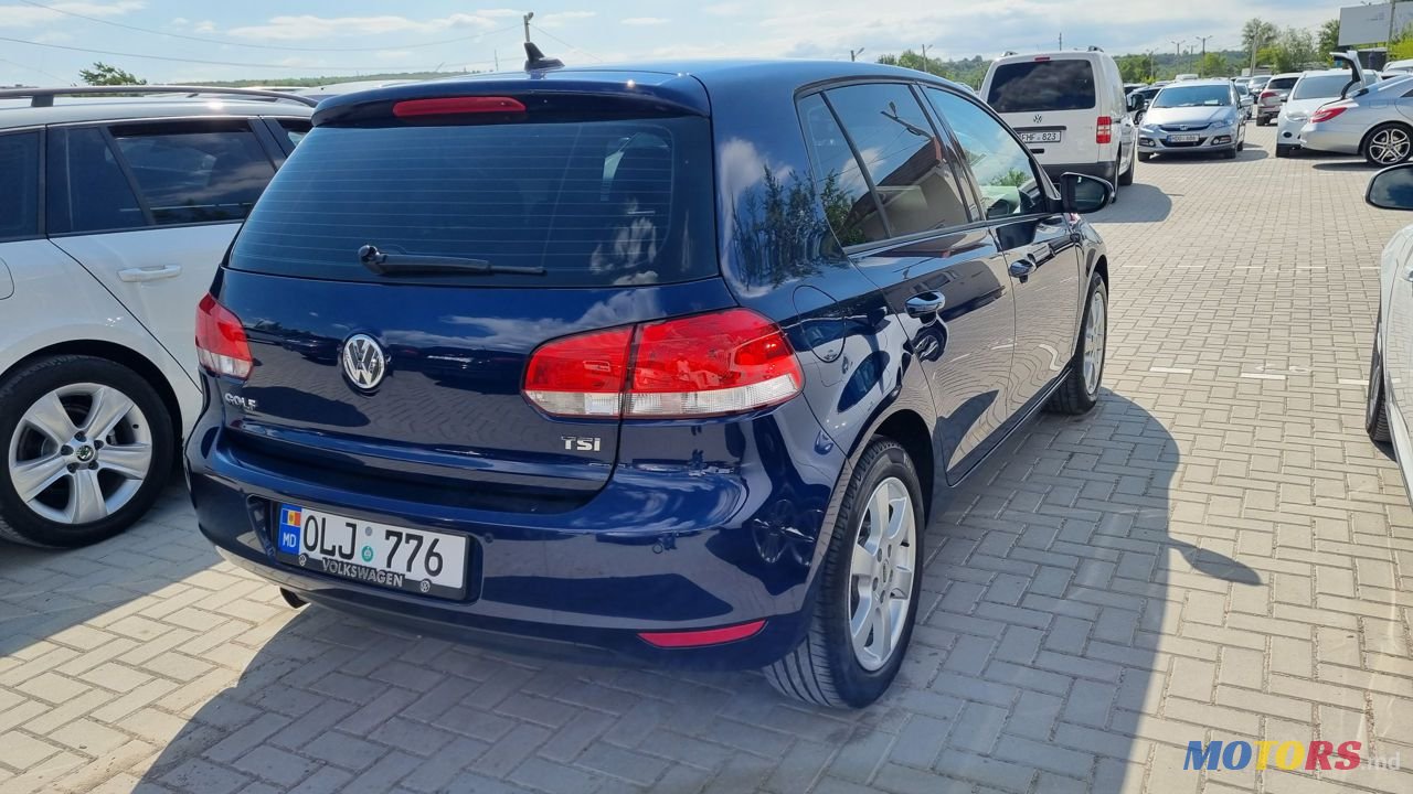 2011' Volkswagen Golf photo #2