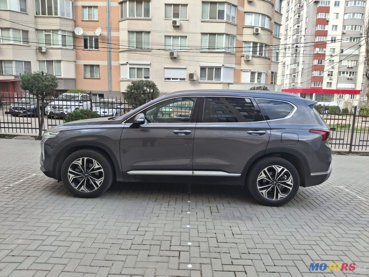 2020' Hyundai Santa Fe photo #2