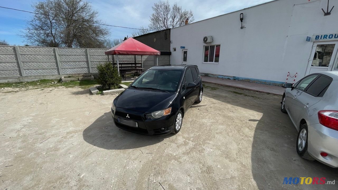 2009' Mitsubishi Colt photo #2