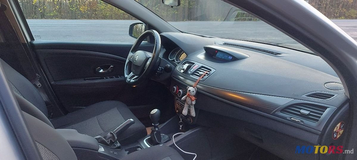 2011' Renault Megane photo #4