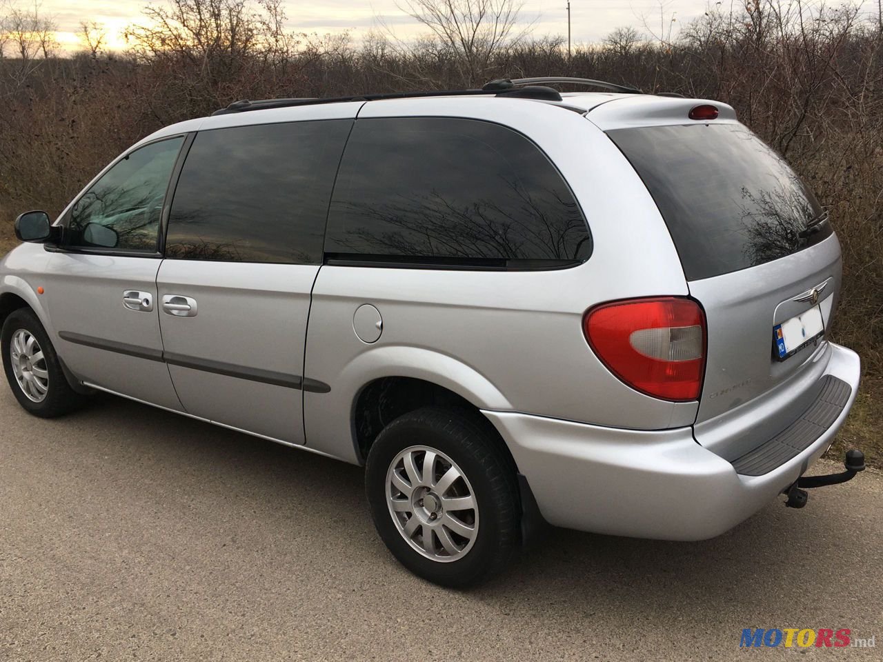 2003' Chrysler Grand Voyager photo #1