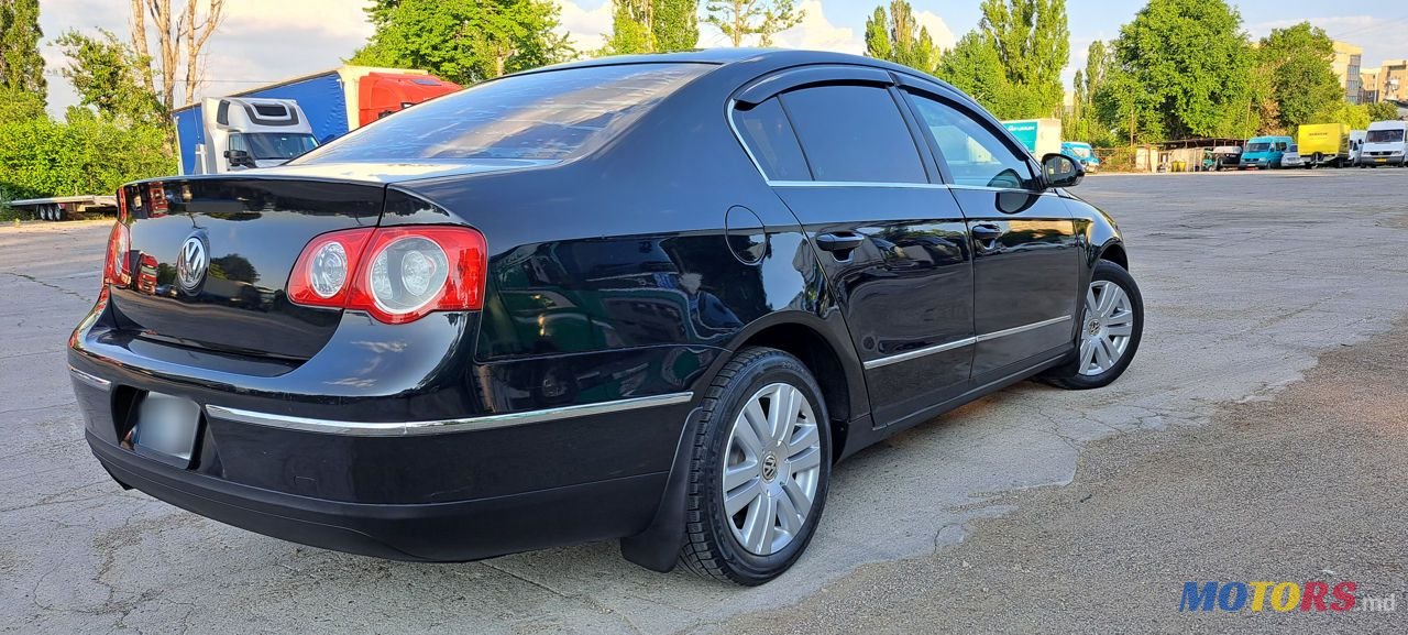 2009' Volkswagen Passat photo #4