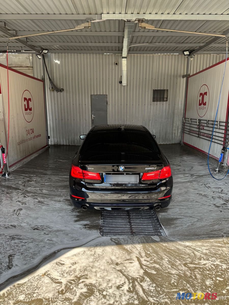 2017' BMW 5 Series photo #5