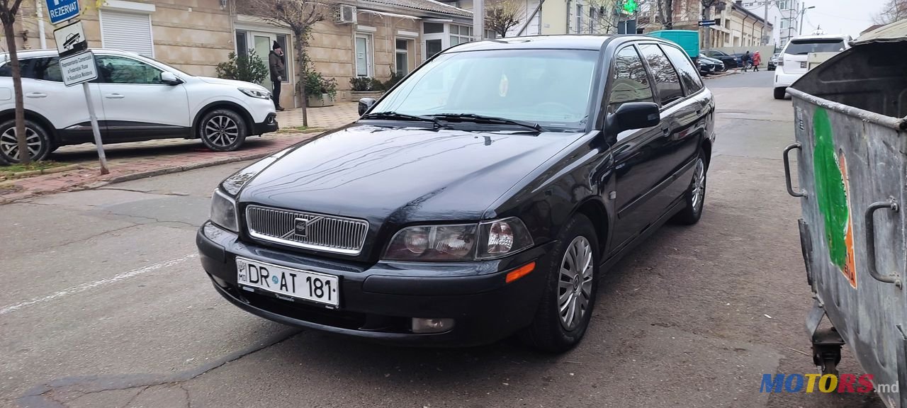 2001' Volvo V40 photo #1