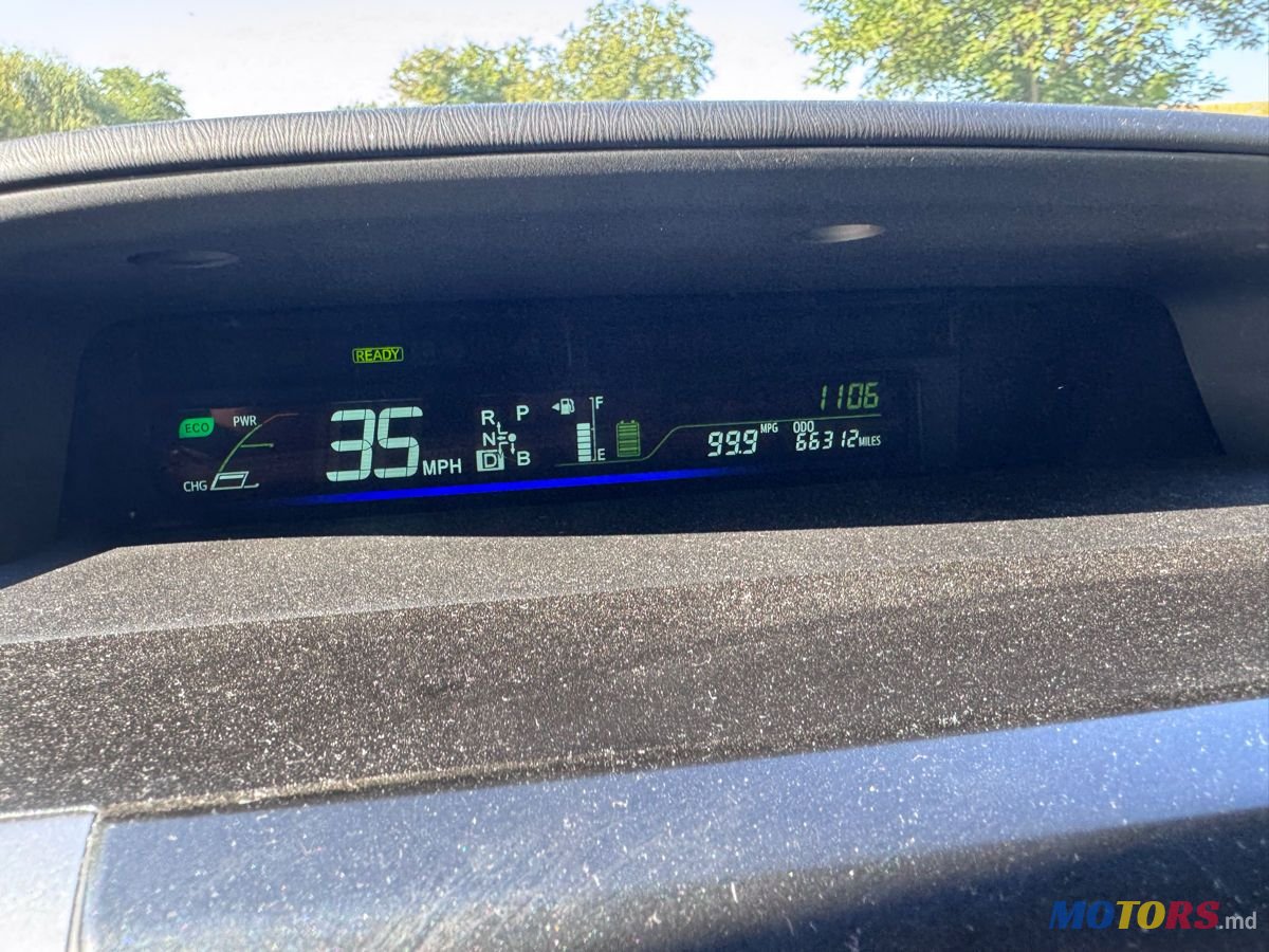 2015' Toyota Prius v photo #6