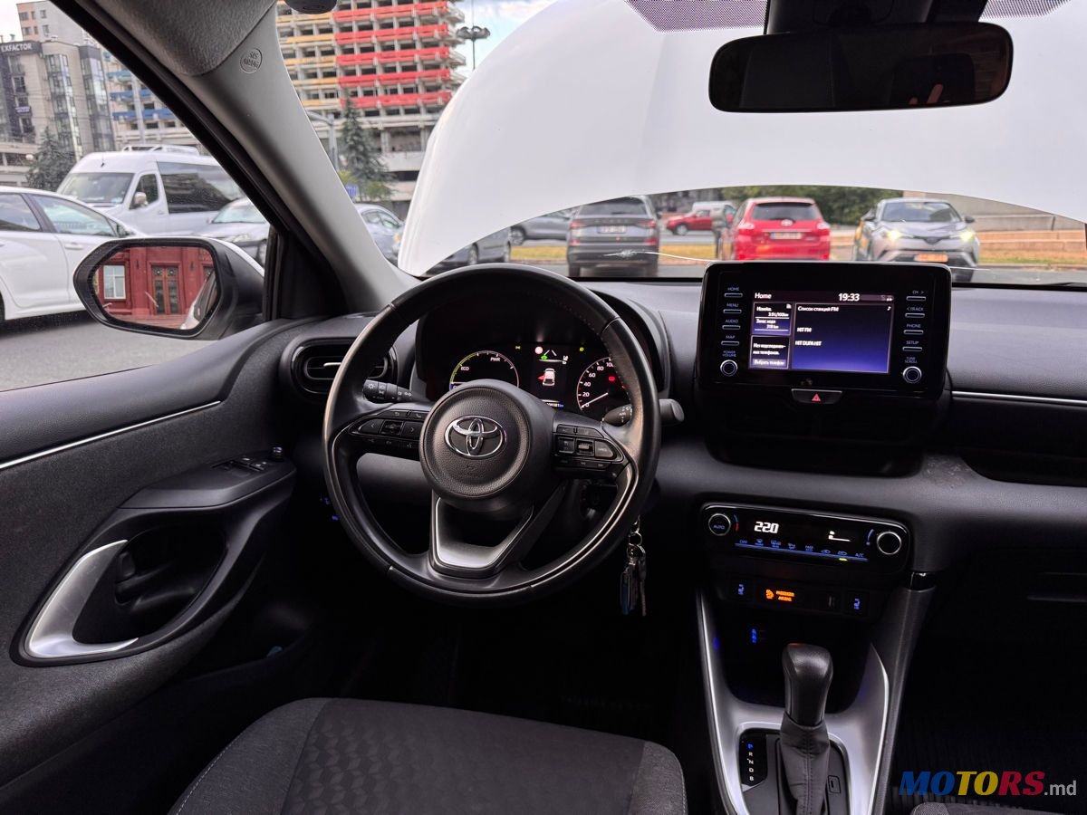 2022' Toyota Yaris photo #6