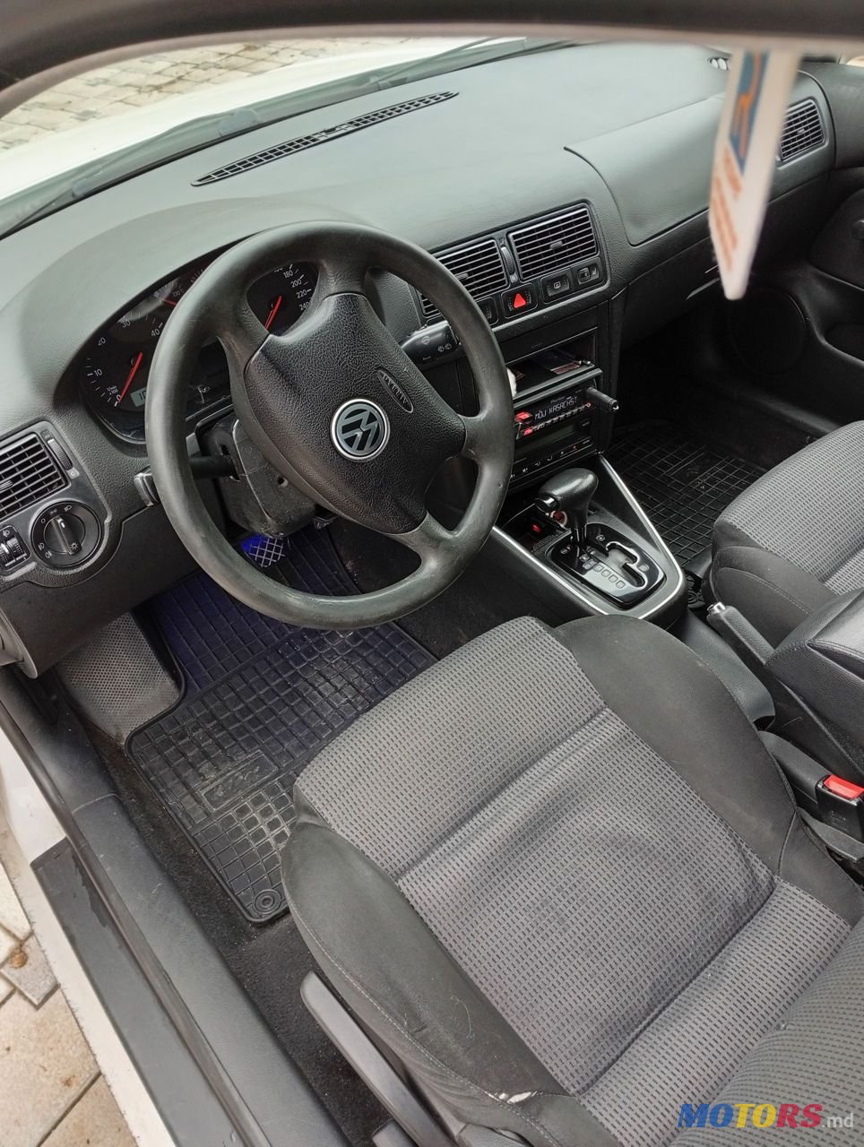 2001' Volkswagen Golf photo #4