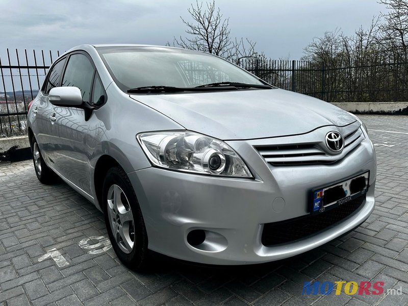 2012' Toyota Auris photo #5