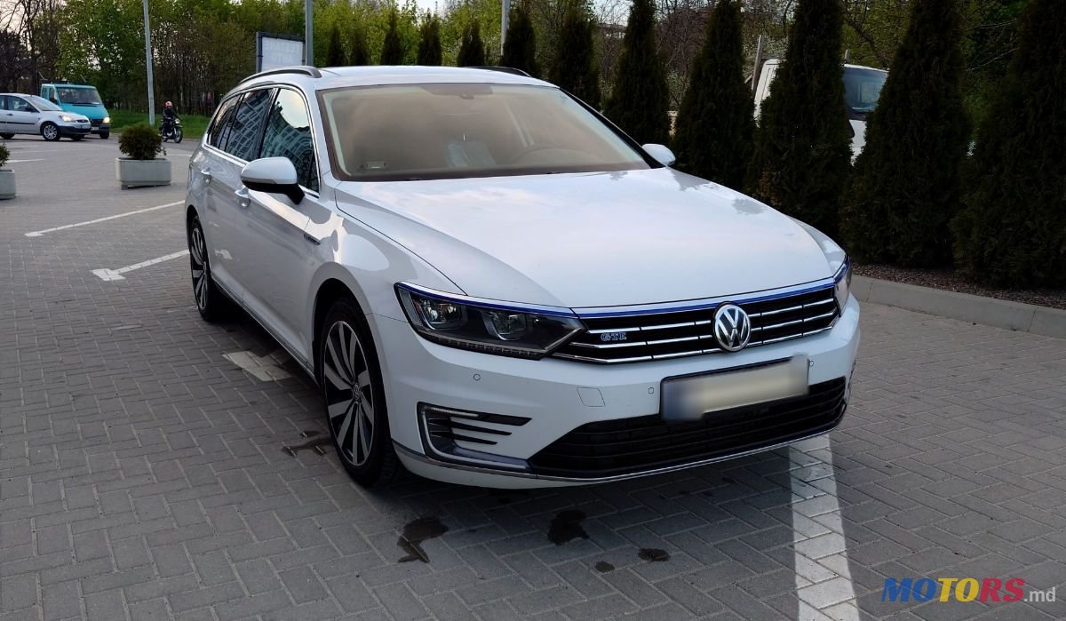 2018' Volkswagen Passat photo #1