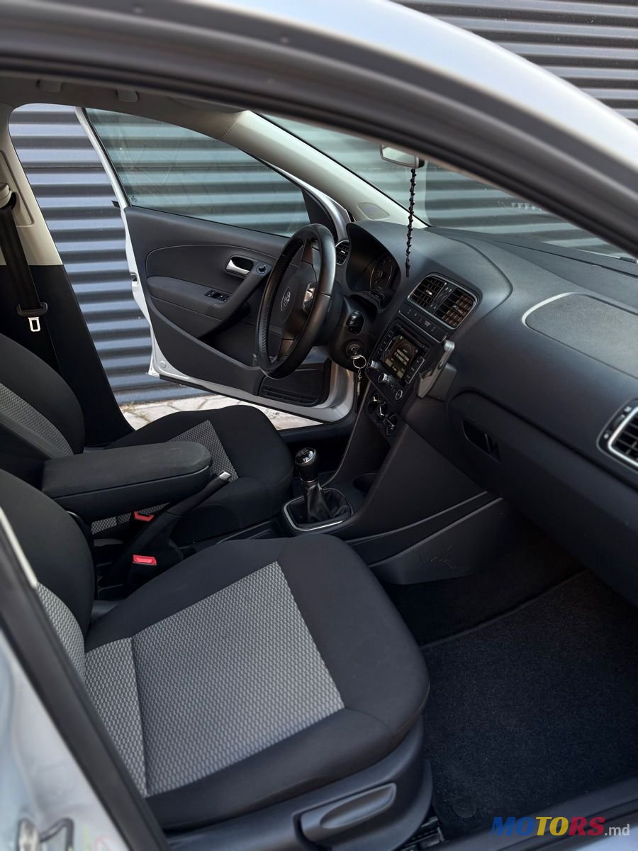 2014' Volkswagen Polo photo #4