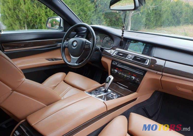 2012' BMW 7 photo #1