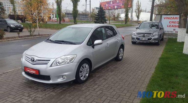 2010' Toyota Auris photo #2