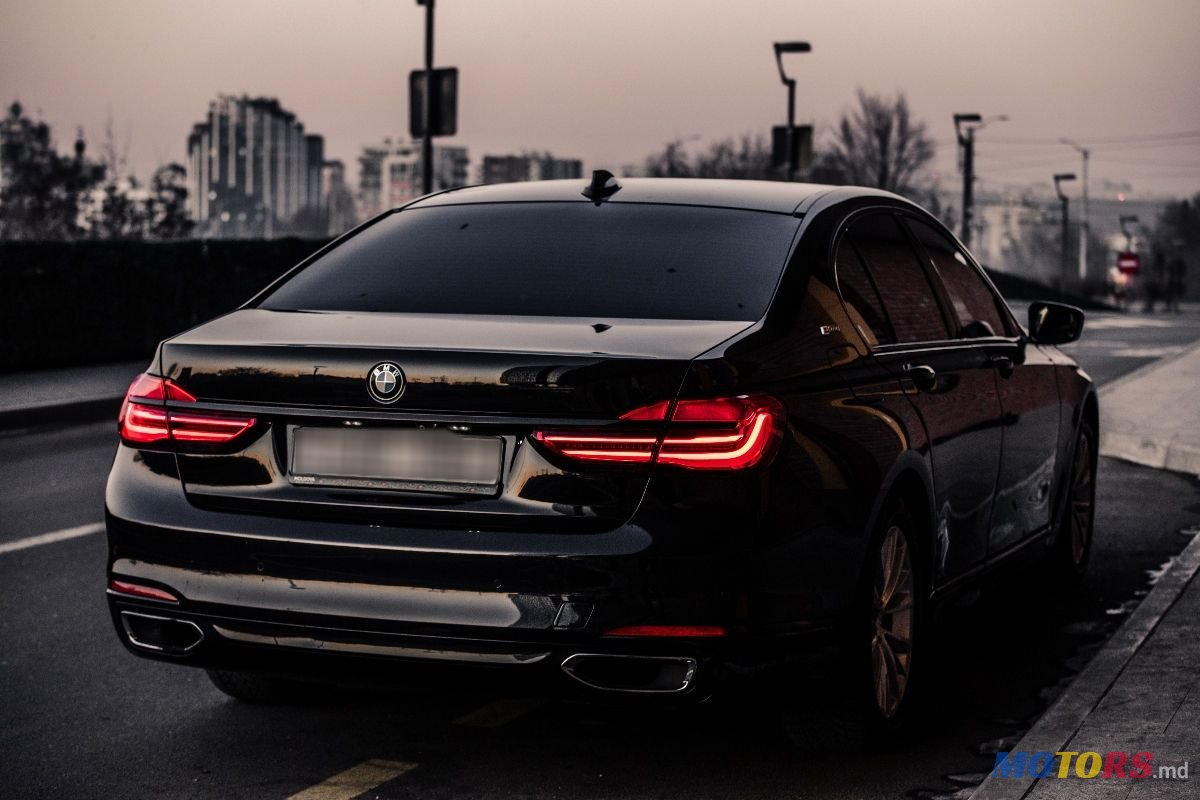 2016' BMW 7 Series photo #1