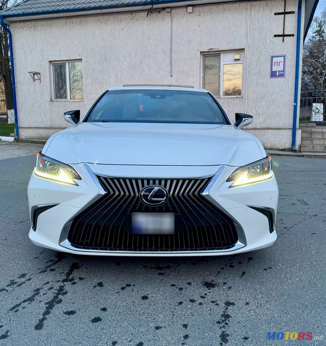 2019' Lexus Es Series photo #2