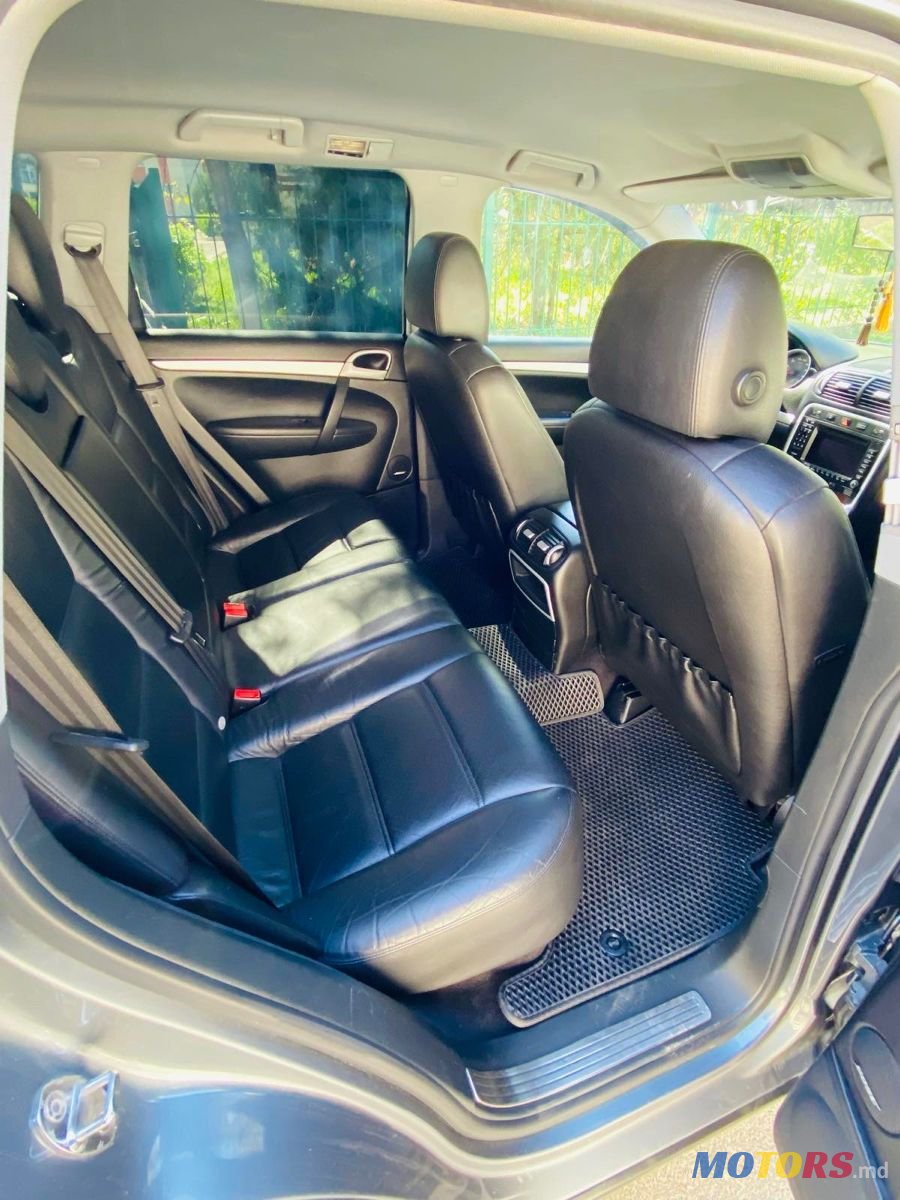 2005' Porsche Cayenne photo #5